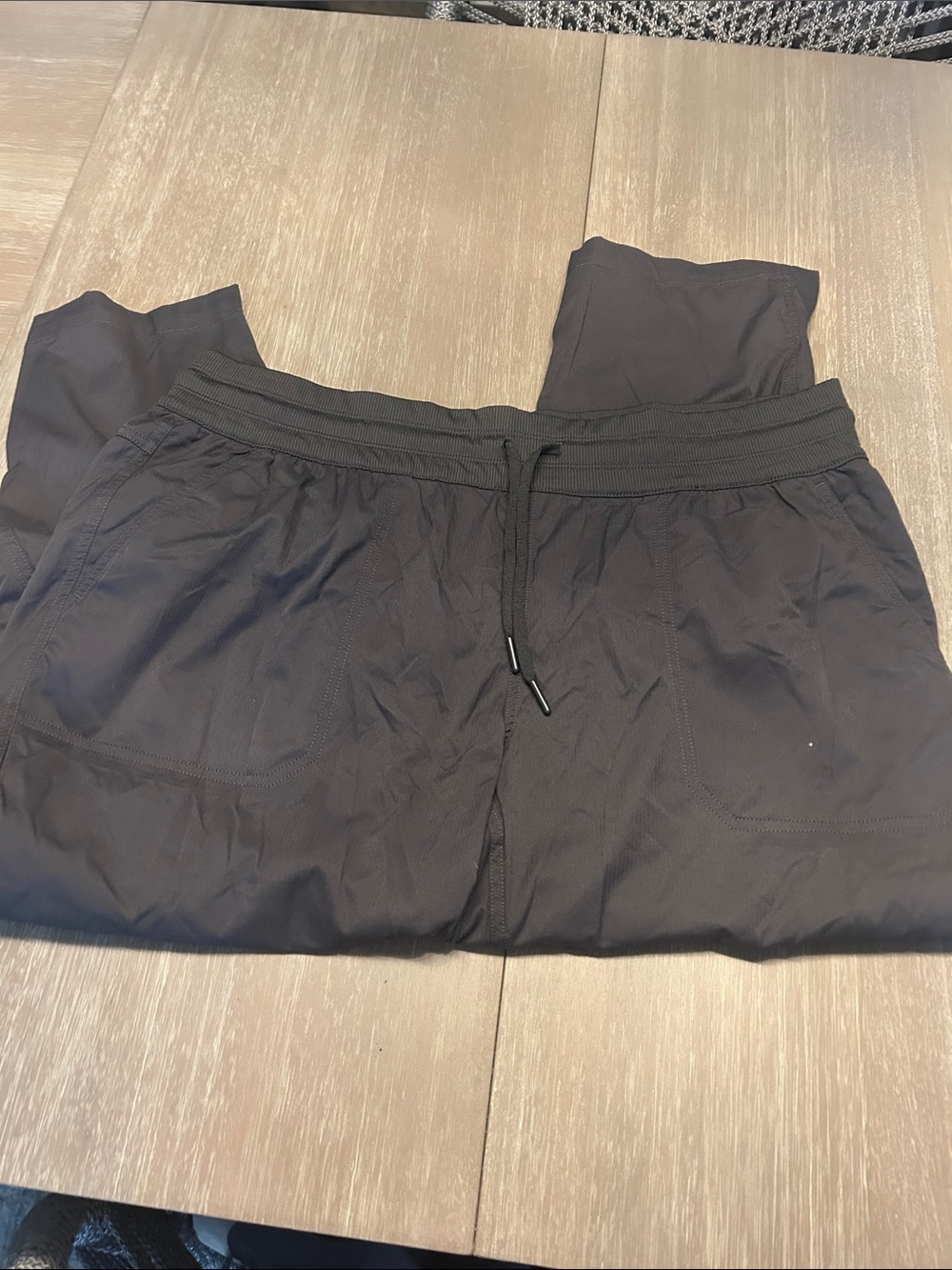 The North Face Black Women's Jogger Waistband crop Pants - Picture 1 of 6